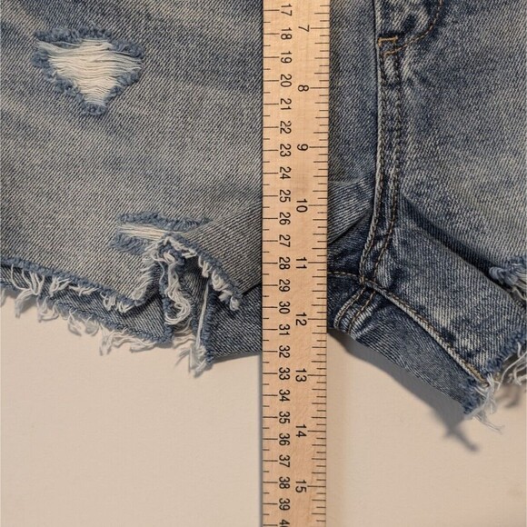 Blank NYC Women's Distressed Denim Shorts Size 25 The Barrow Stripes NEW W/ TAGS - Picture 15 of 15